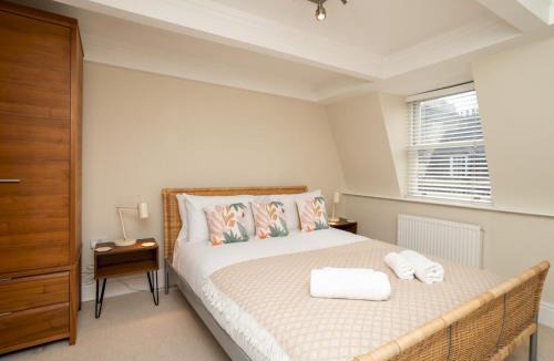 Upper Town Apartment | Spacious 3 bed apartment in prime central location - Pass the Keys