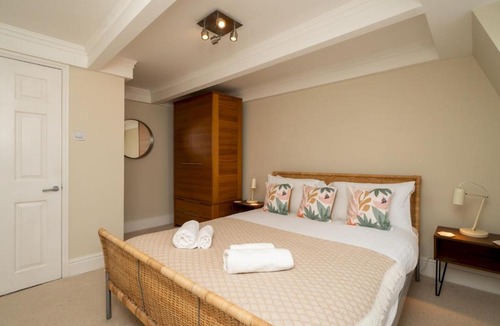 Upper Town Apartment | Spacious 3 bed apartment in prime central location - Pass the Keys