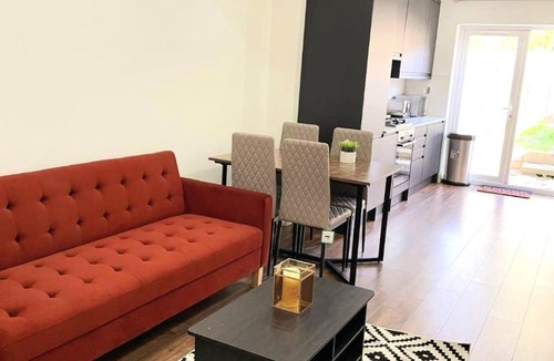 Belvedere Apartment | Spacious 3 Bed flat Belvedere Dartford