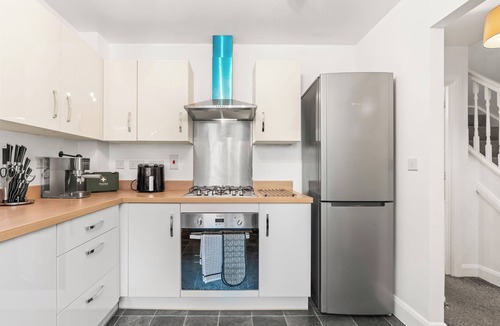 Brierley Hill House | Spacious 3-Bed Home | Parking | Garden | Sleeps 7