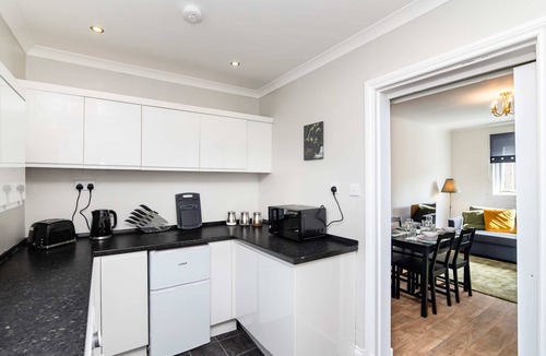 Bo'ness Apartment | Spacious 3 BED House With Parking