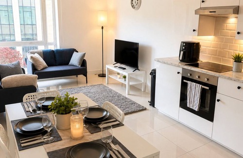 Leeds Apartment | Spacious 3-Bedroom Flat in Central Leeds
