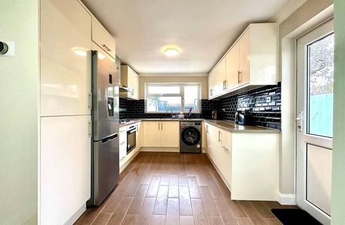 Bicester House | Spacious 3 double bedroomed house in Bicester