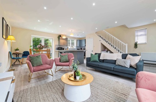 Brockworth House | Spacious 3Bed Home | Driveway Parking | Gloucester