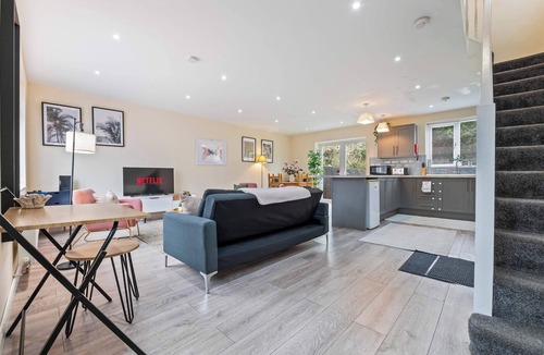 Brockworth House | Spacious 3Bed Home | Driveway Parking | Gloucester