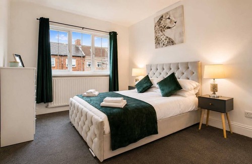 Hetton-le-Hole House | Spacious 3BR Equipped Kitchen by Stay With Us