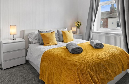 Little Hulton House | Spacious 3BR Home 15 Mins to Manchester