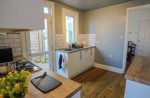 London Borough of Bromley House | Spacious 4 Bed Central Property w/Free Parking and Garden Dining