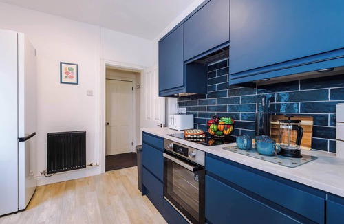 Crewe House | Spacious 4 Bed Home in Crewe, Perfect for Groups!