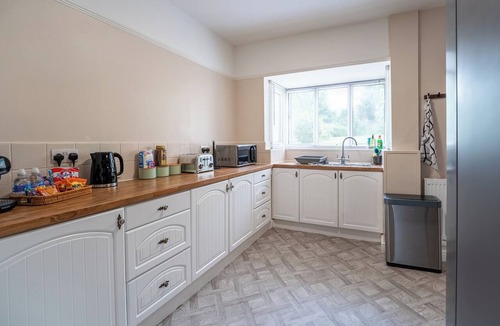 Sutton Coldfield House | Spacious 4-Bed Home in Leafy Sutton Coldfield | Sleeps 8
