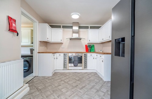 Sutton Coldfield House | Spacious 4-Bed Home in Leafy Sutton Coldfield | Sleeps 8