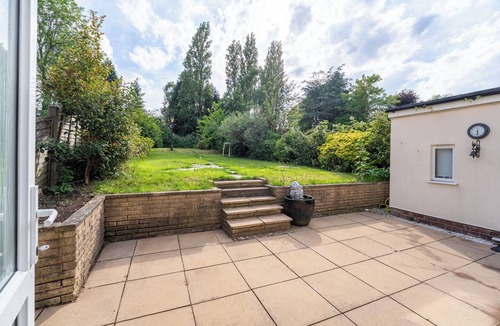 Sutton Coldfield House | Spacious 4-Bed Home in Leafy Sutton Coldfield | Sleeps 8