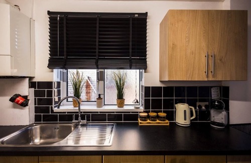 Southampton House | Spacious 4 Bed with Free Parking