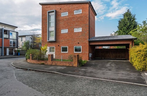 Manchester House | Spacious 4bd 3.5bt - Etihad COOP -Cinema PoolTable