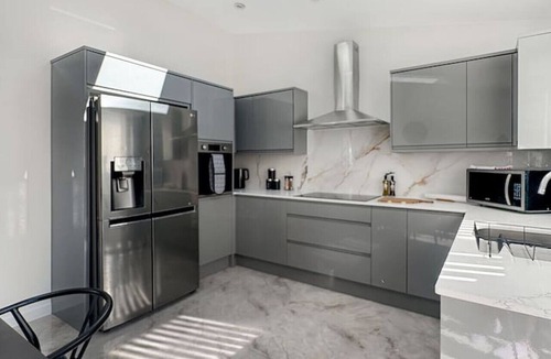 Beeston House | Spacious 4Bed Home with Garden & Driveway Beeston