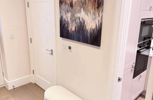 Reading House | Spacious 4BR Home | 3 Parking | Offers Weekly Stay
