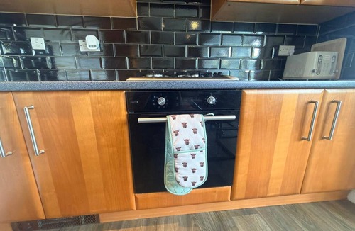 Alverthorpe House | Spacious 4BR Wakefield House – Sleeps 11 – Driveway & Garage – Near Centre