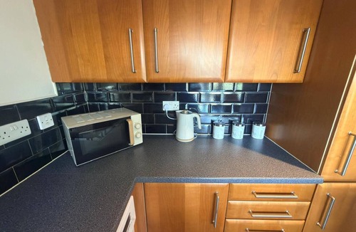 Alverthorpe House | Spacious 4BR Wakefield House – Sleeps 11 – Driveway & Garage – Near Centre