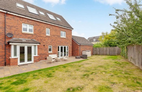 Kirkliston House | Spacious 5 Bed Home Near Edinburgh Airport