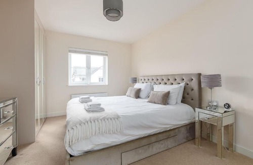 Kirkliston House | Spacious 5 Bed Home Near Edinburgh Airport
