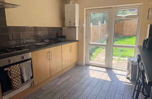 The Westside House | Spacious 5BR Edgbaston Home, Parking & Garden