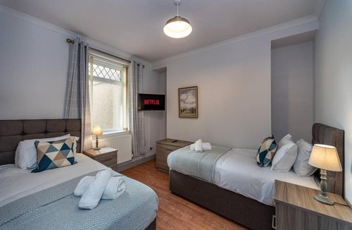 Llanelli Apartment | Spacious 5BR Home with Parking
