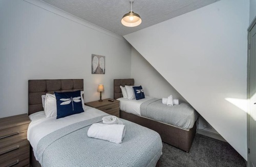 Llanelli Apartment | Spacious 5BR Home with Parking