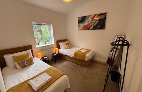 Ely Apartment | Spacious 5BR house close to Ely