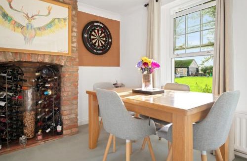 Tilney Fen End House | Spacious 6-Bed Countryside Home Surrounded by Nature