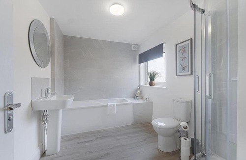 South Shields House | Spacious! 6BR in Beach Road