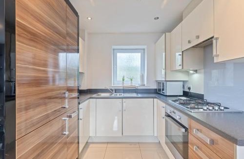 Sutton Coldfield Apartment | Spacious and Modern 2BR Stay Free Parking and WiFi