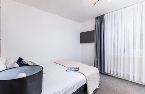 Cathedrals Apartment | Spacious and Modern 4 Bed Apartment next to Borough Station