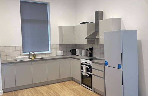 Gascoigne Apartment | Spacious apartment with WiFi in Barking