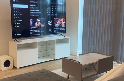 Gascoigne Apartment | Spacious apartment with WiFi in Barking