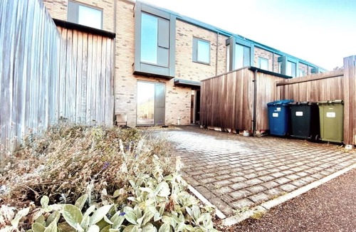 Trumpington House | Spacious Autumn House 62 Clay - 7 Guests & Parking