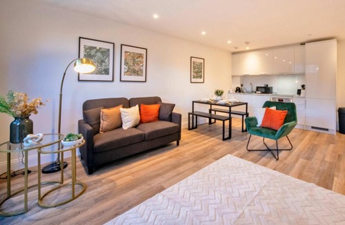 Gravesend Apartment | Spacious & Bright 1 Bedroom Apartment in Gravesend