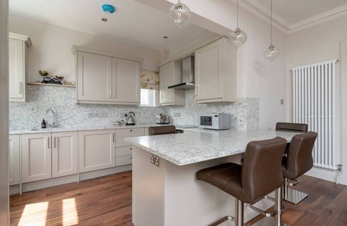 St. Andrews House | Spacious, Central and Modern 4 Bedroom Property on Lade Braes