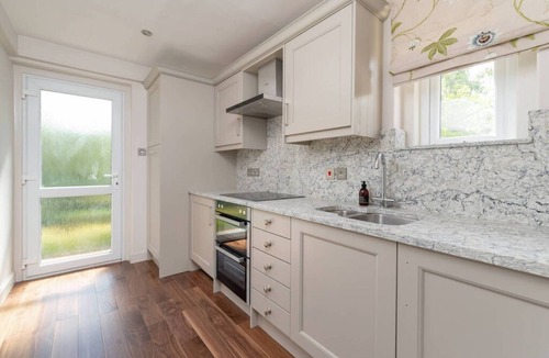 St. Andrews House | Spacious, Central and Modern 4 Bedroom Property on Lade Braes