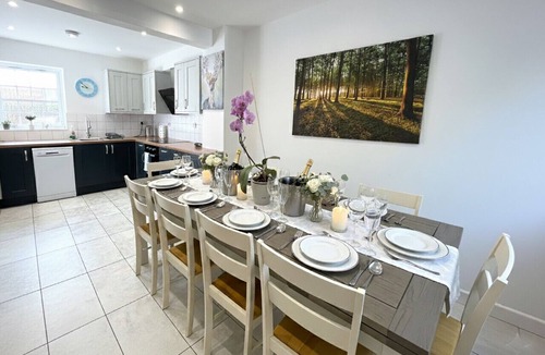 Cambridge House | Spacious central City house near river - sleeps 11