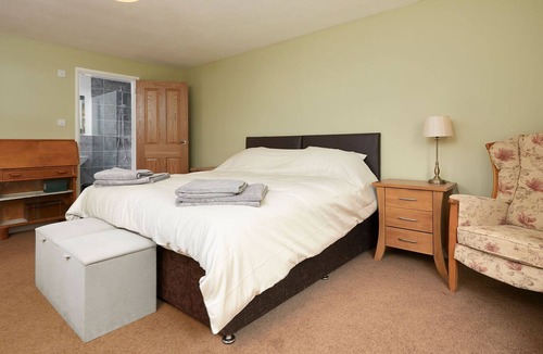 Kingsbridge House | Spacious Countryside 4 Bedroom Bungalow
