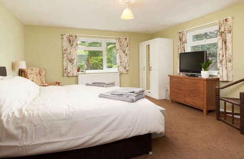 Kingsbridge House | Spacious Countryside 4 Bedroom Bungalow