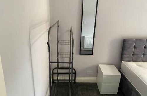 Christchurch House | Spacious & Cozy 3 Bedroom Home in Bexleyheath