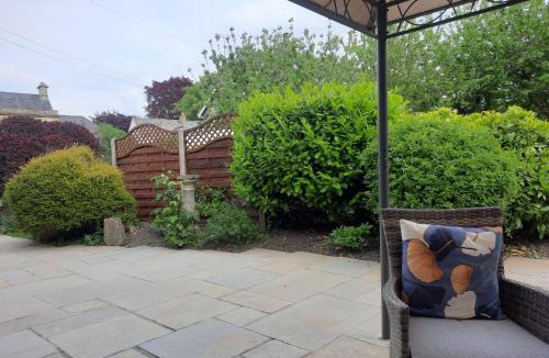Wickwar Apartment | Spacious double, Shower en-suite, Desk & Patio