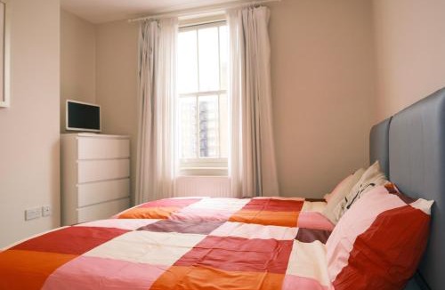 Ravenscourt Park Apartment | Spacious Duplex Flat West London for Families & Groups