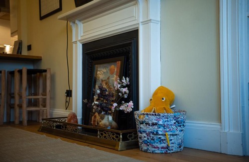 Gifford Apartment | spacious flat, close to the city centre with scenic views