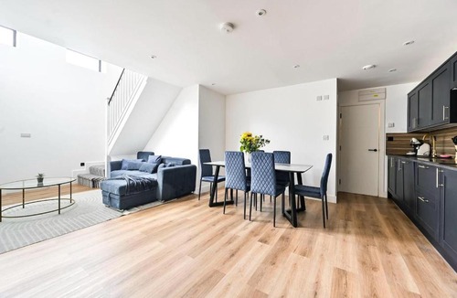 Fulham Broadway Apartment | Spacious Fulham Duplex, Two floors, 3 Bedrooms, 1 Full Bathroom and 1 Half Bathroom