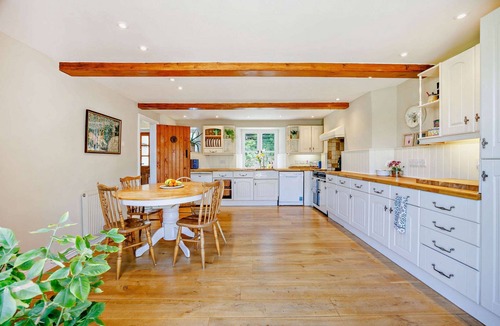 Bourton-on-the-Water Cottage | Spacious holiday home in Bourton-on-the-Water - Burghfield Cottage
