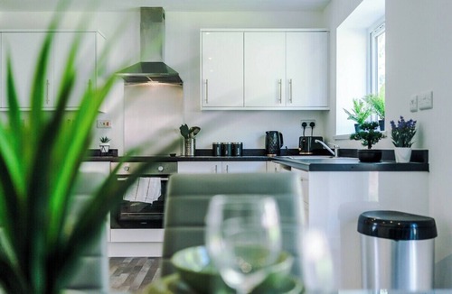 St Helens House | Spacious 4 Bed Home | St Helens | Free Parking
