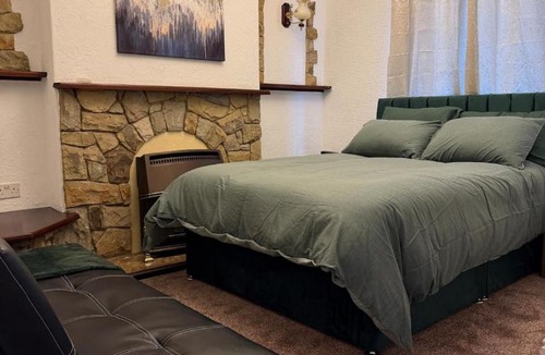 Doncaster House | Spacious Group Stay near Doncaster Racecourse