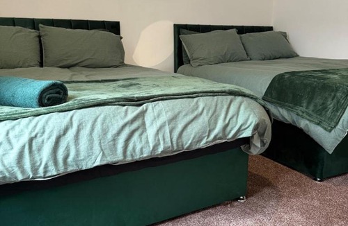 Doncaster House | Spacious Group Stay near Doncaster Racecourse